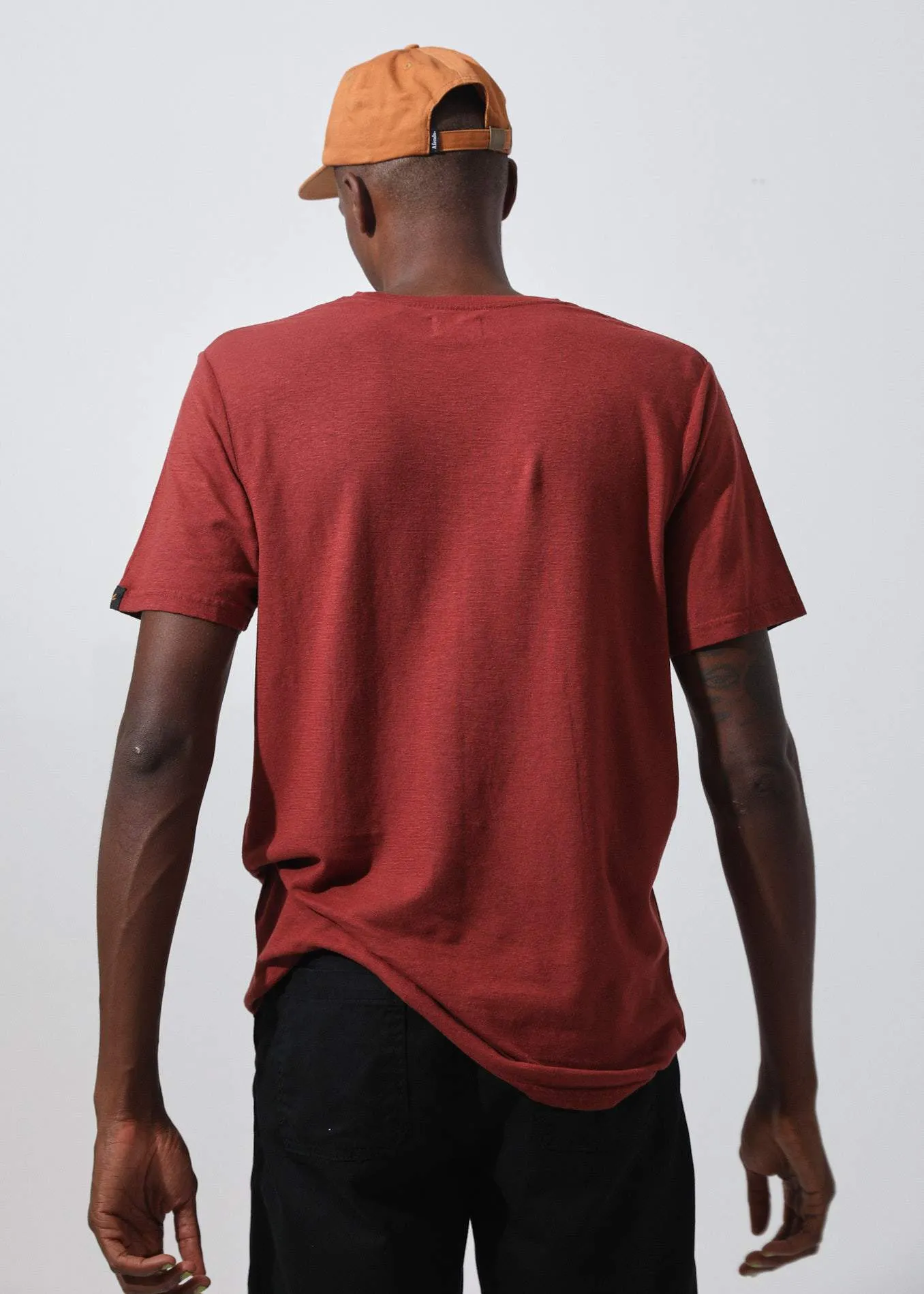 Afends Mens Classic - Hemp Standard Fit Tee - Rojo