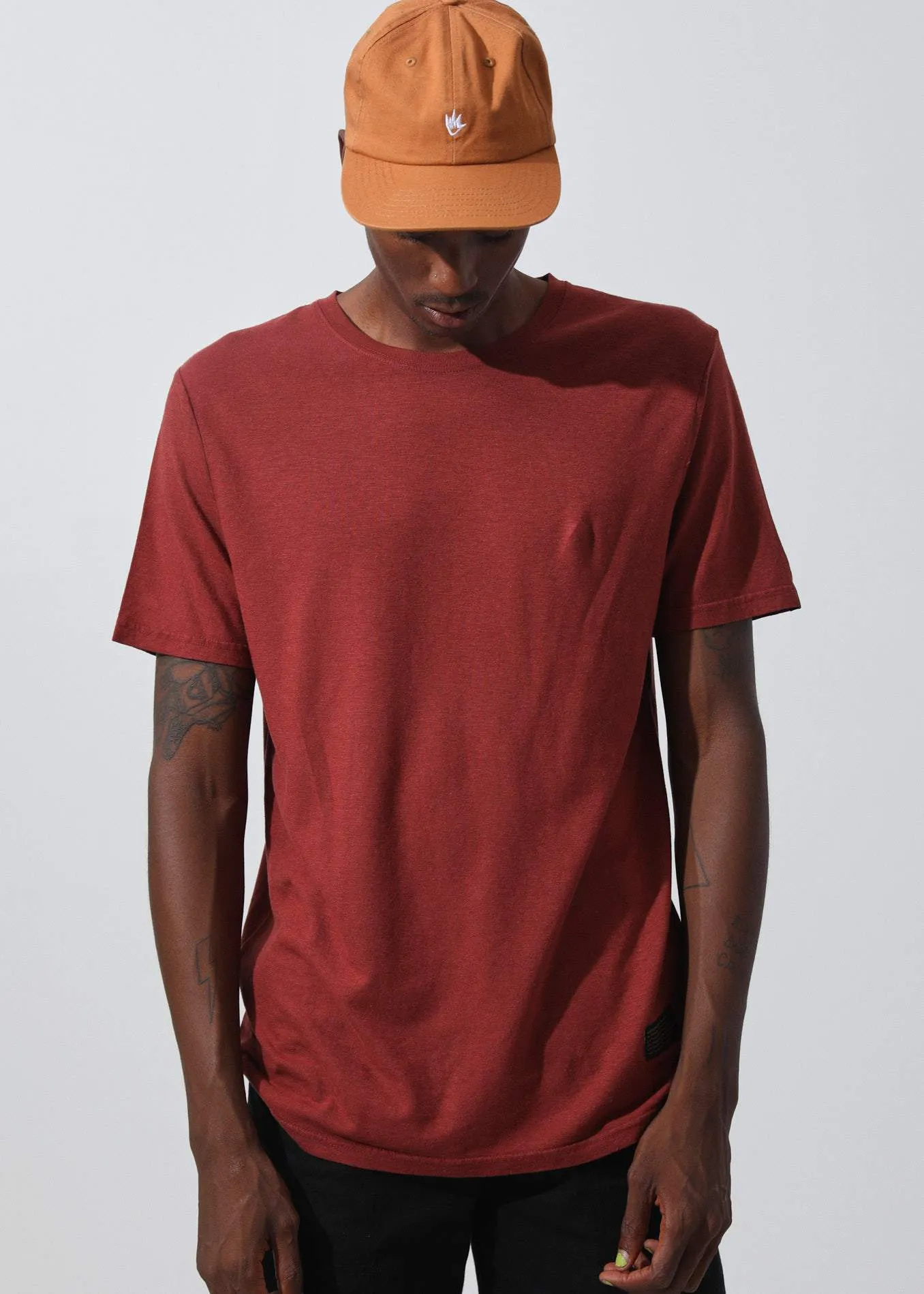 Afends Mens Classic - Hemp Standard Fit Tee - Rojo