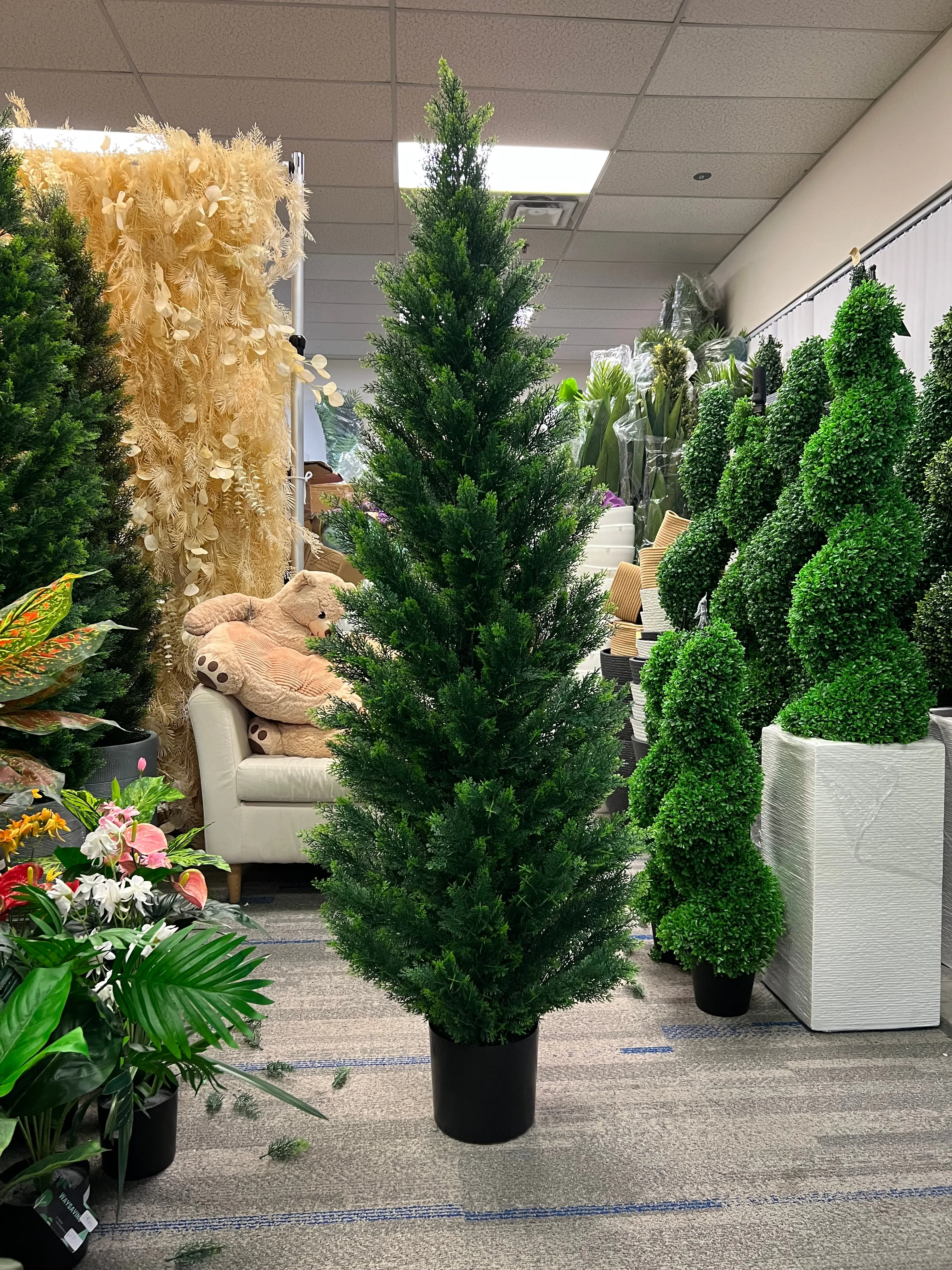 Artificial cedar tree with UV resistance -6’